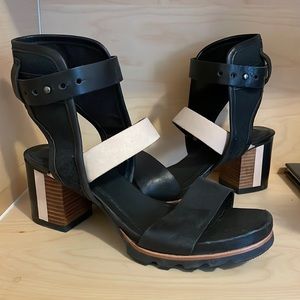 LIKE NEW! Sorel Addington Sandal Heel - Sz 8.5